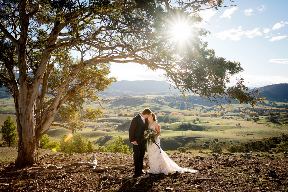 Alissa and Liam are Married – in Tharwa and portraits near Tidbinbilla Tracking Station